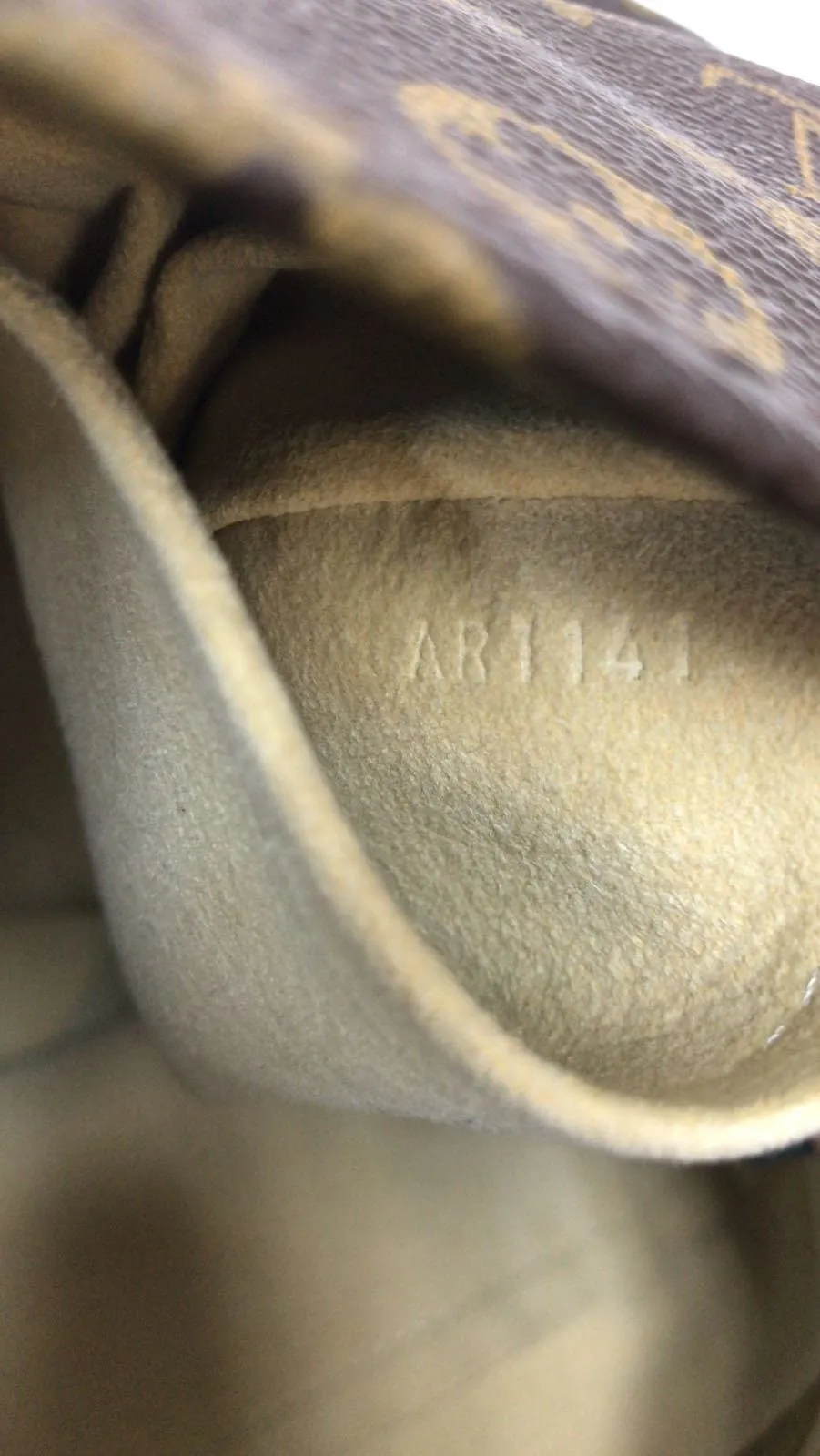 LOUIS VUITTON Artsy MM Monogram Canvas Handbag