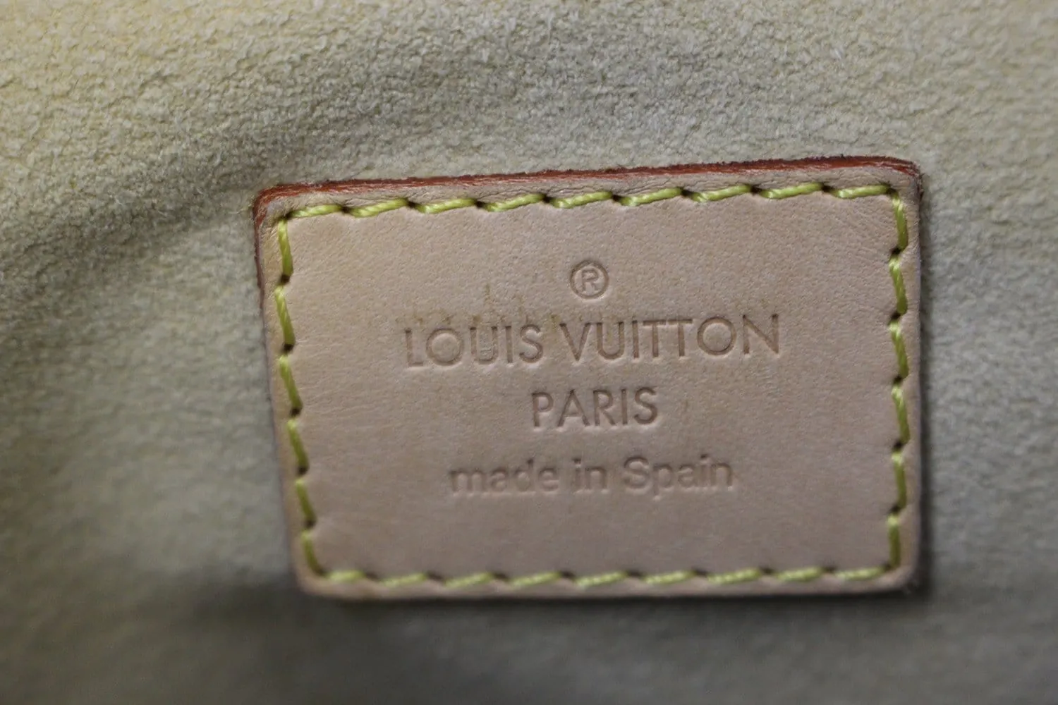 LOUIS VUITTON Artsy MM Monogram Canvas Tote Handbag
