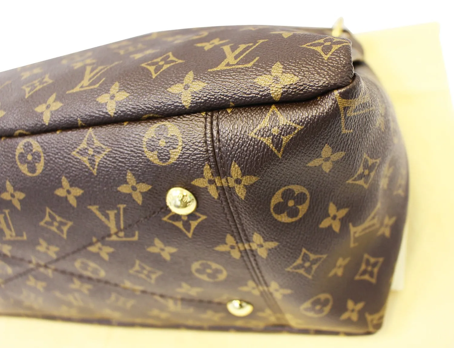 LOUIS VUITTON Artsy MM Monogram Canvas Tote Handbag