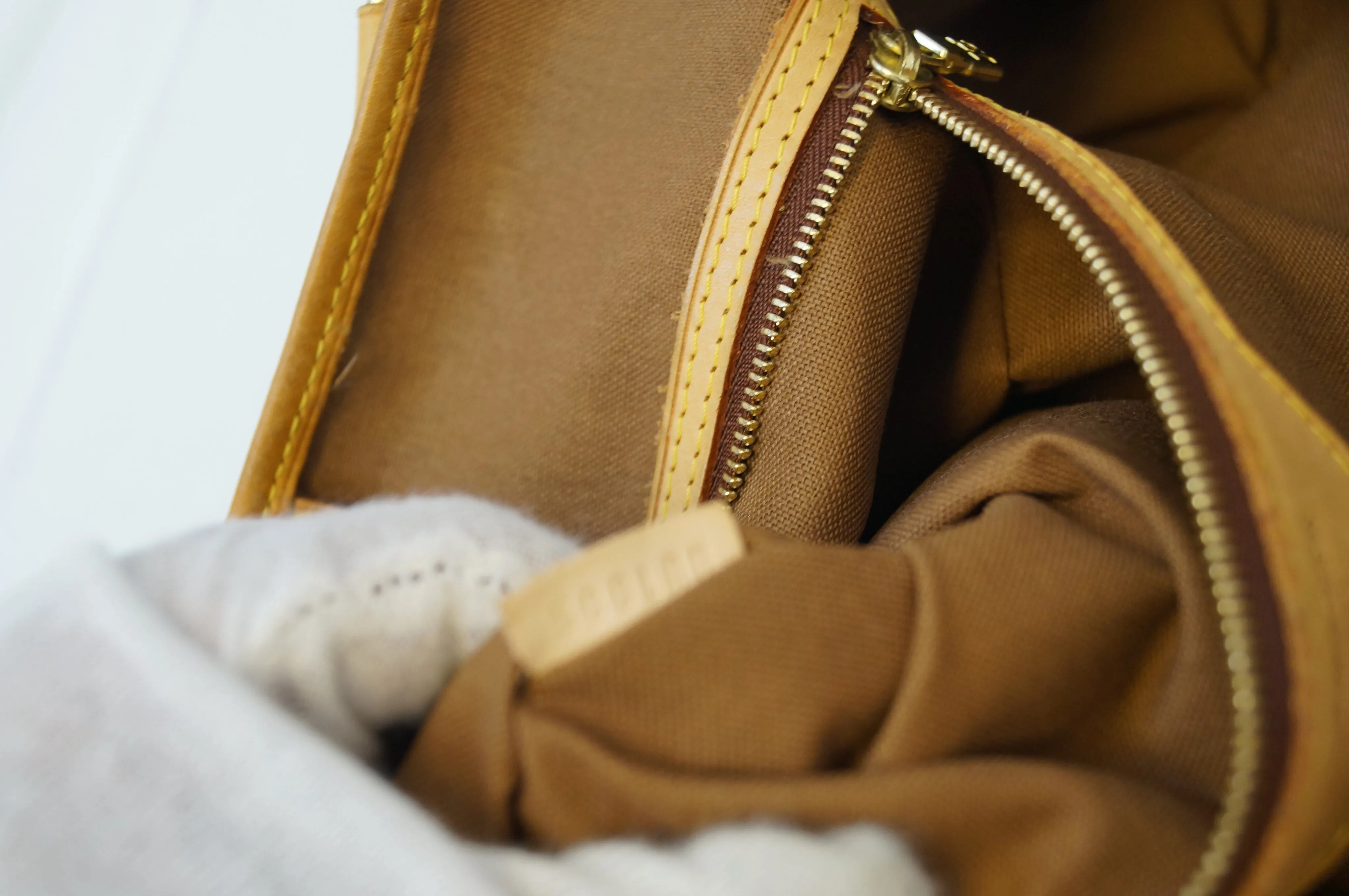 LOUIS VUITTON Monogram Batignolles Horizontal Tote Bag