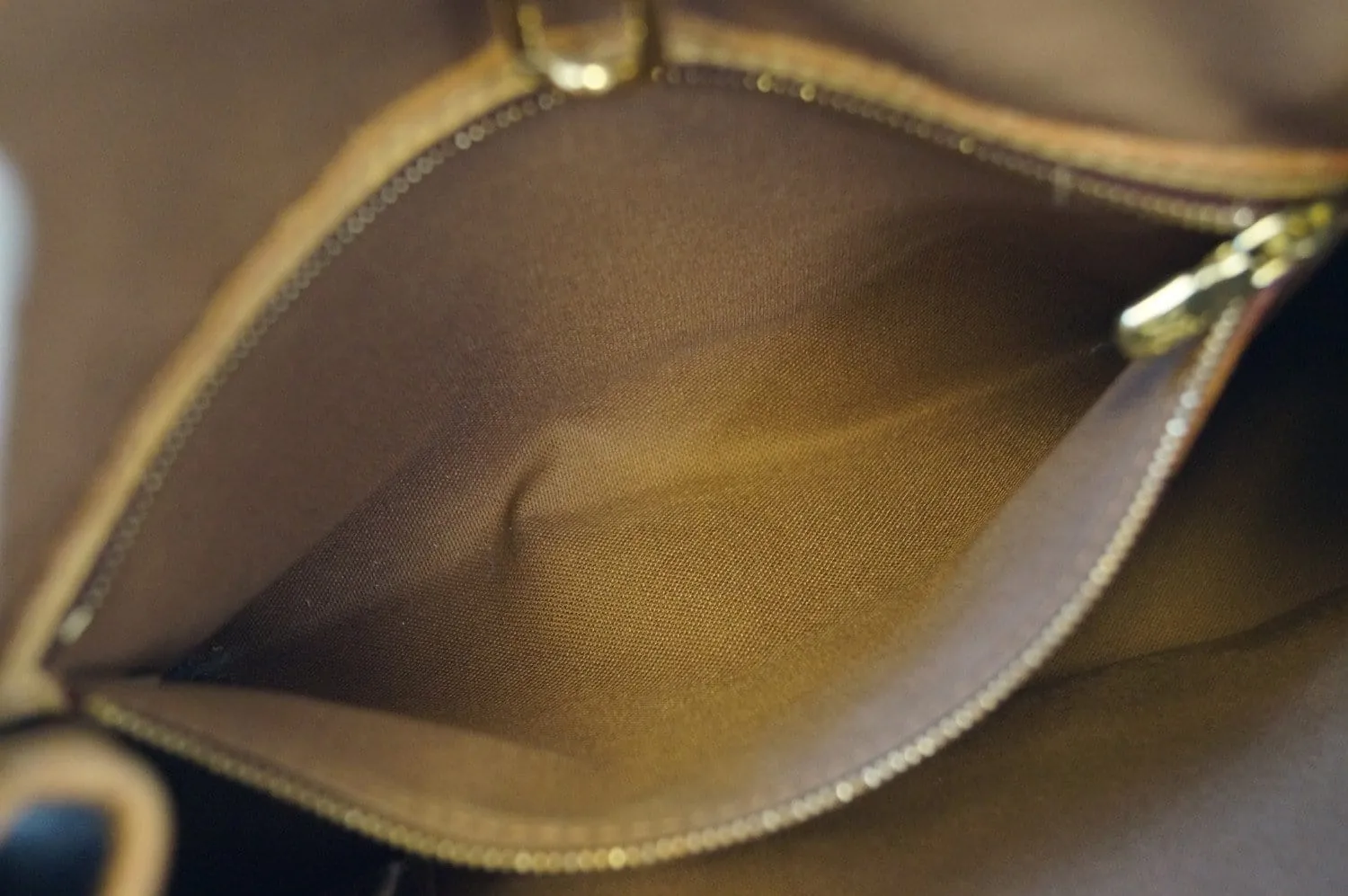 LOUIS VUITTON Monogram Batignolles Horizontal Tote Bag