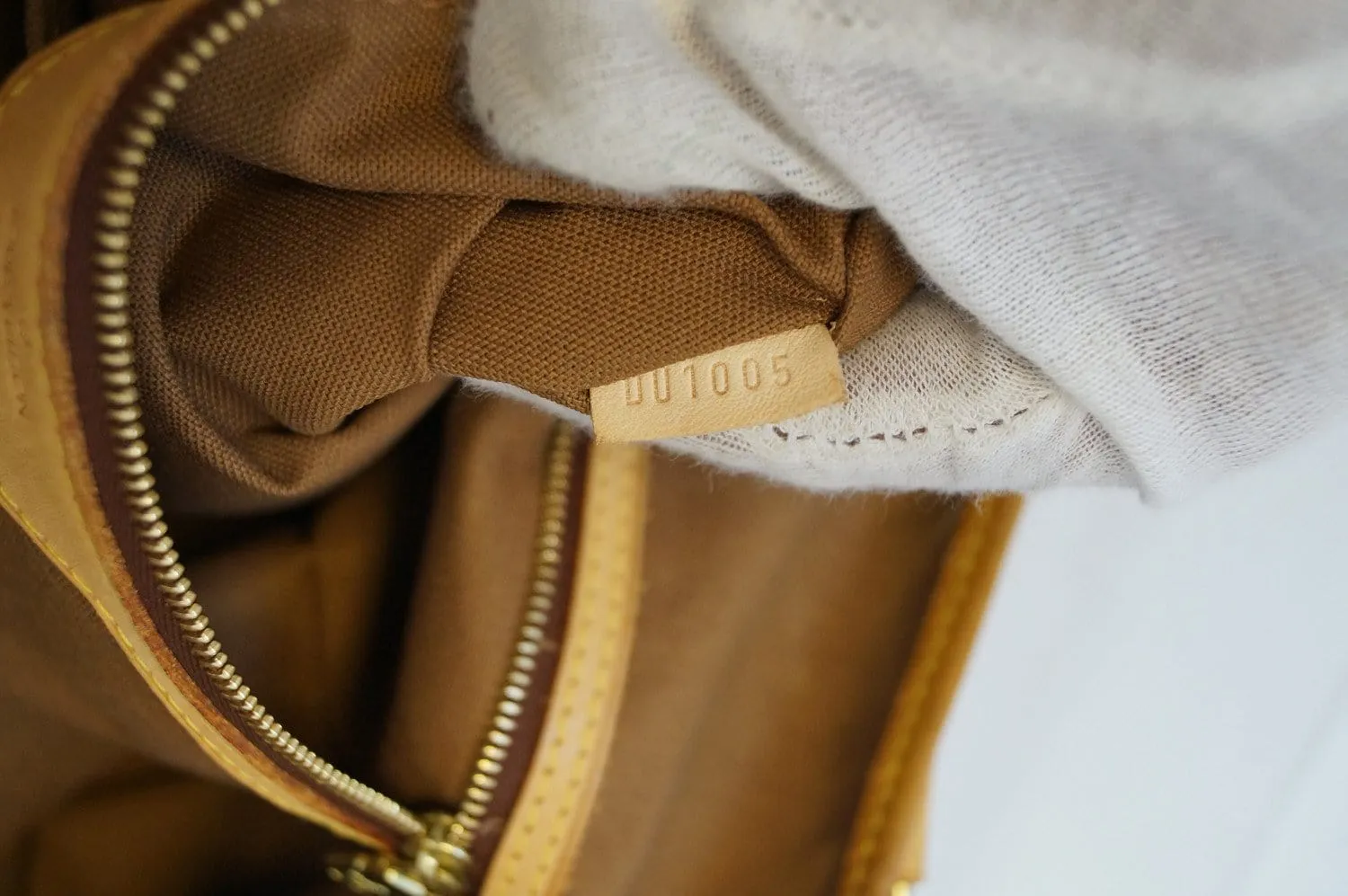 LOUIS VUITTON Monogram Batignolles Horizontal Tote Bag