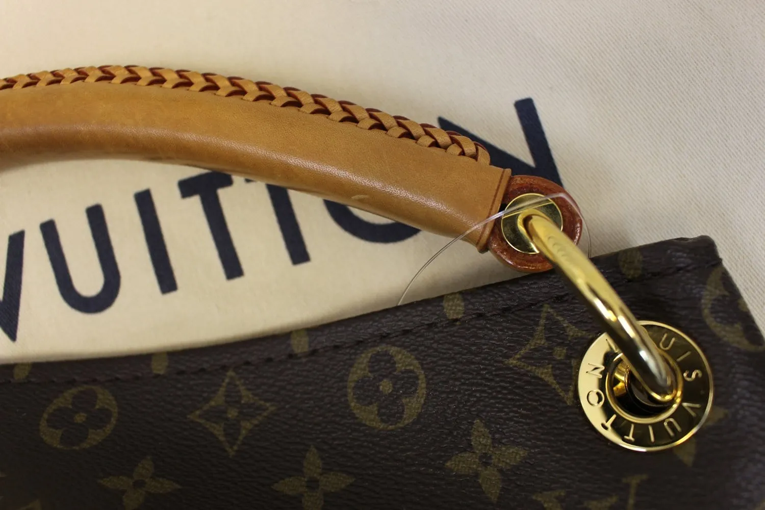 LOUIS VUITTON Monogram Canvas Artsy MM Brown Shoulder Bag