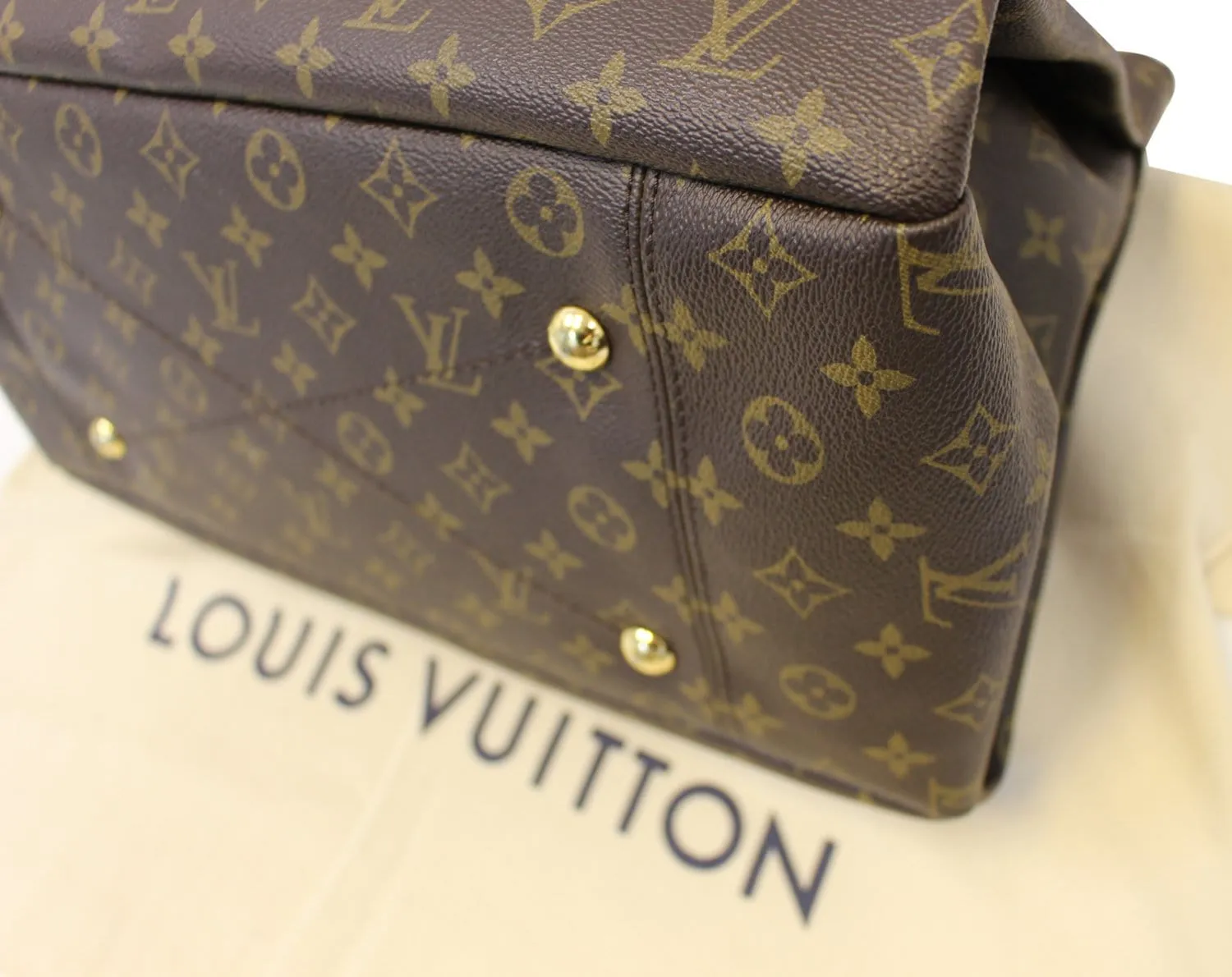 LOUIS VUITTON Monogram Canvas Artsy MM Brown Shoulder Bag
