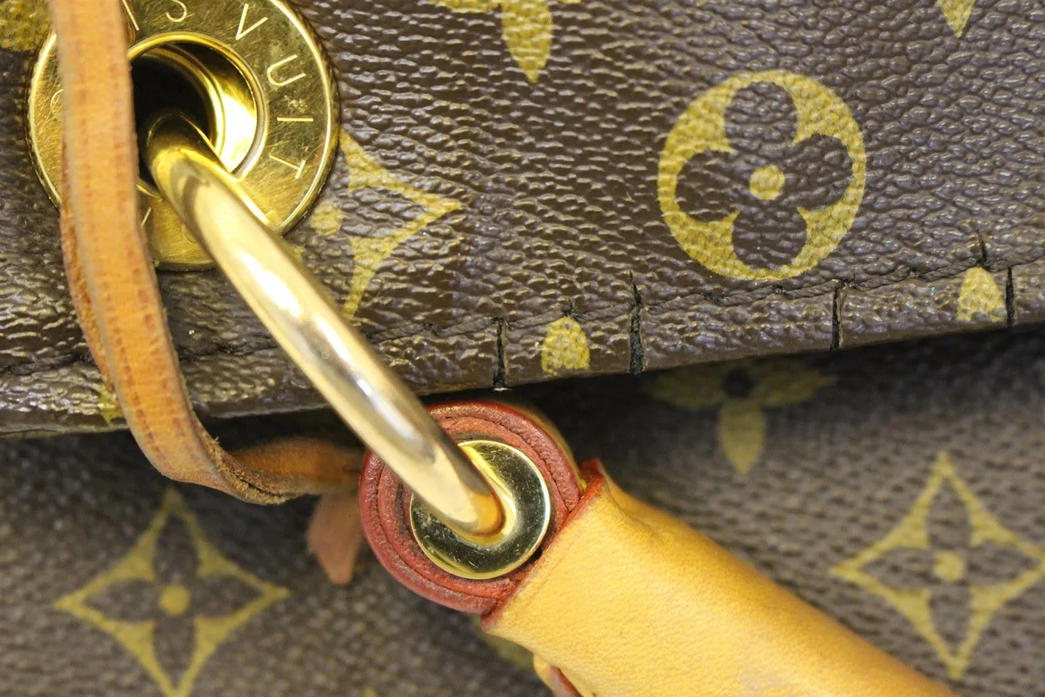 LOUIS VUITTON Monogram Canvas Artsy MM Brown Shoulder Bag