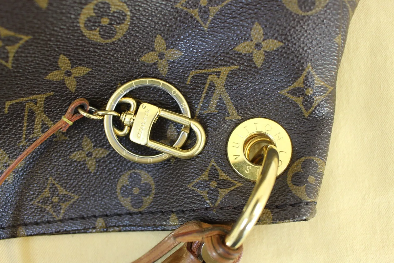 LOUIS VUITTON Monogram Canvas Artsy MM Shoulder Bag
