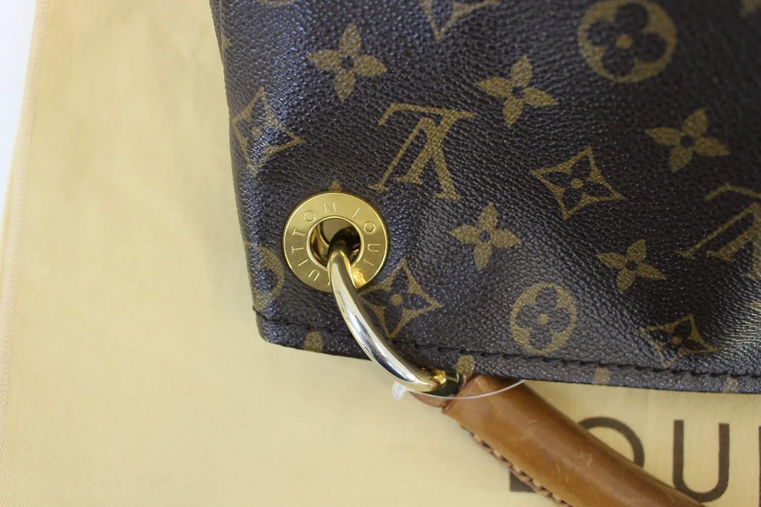 LOUIS VUITTON Monogram Canvas Artsy MM Shoulder Bag