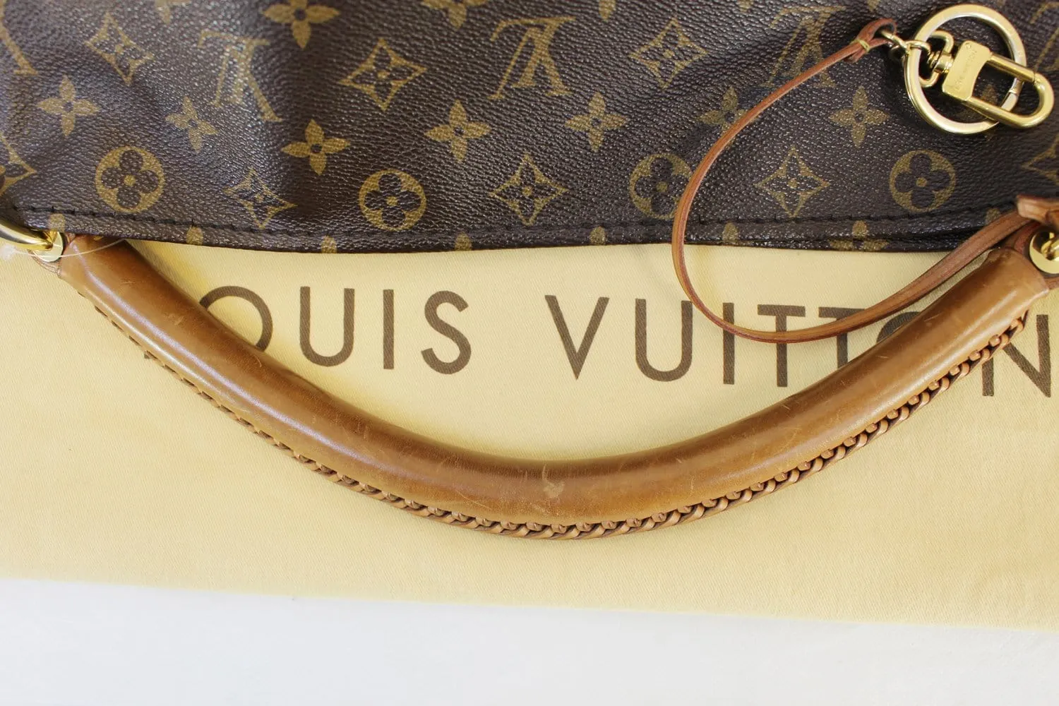 LOUIS VUITTON Monogram Canvas Artsy MM Shoulder Bag