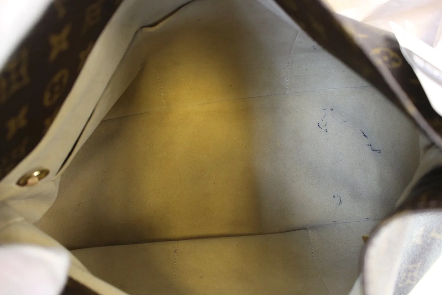 LOUIS VUITTON Monogram Canvas Artsy MM Shoulder Bag