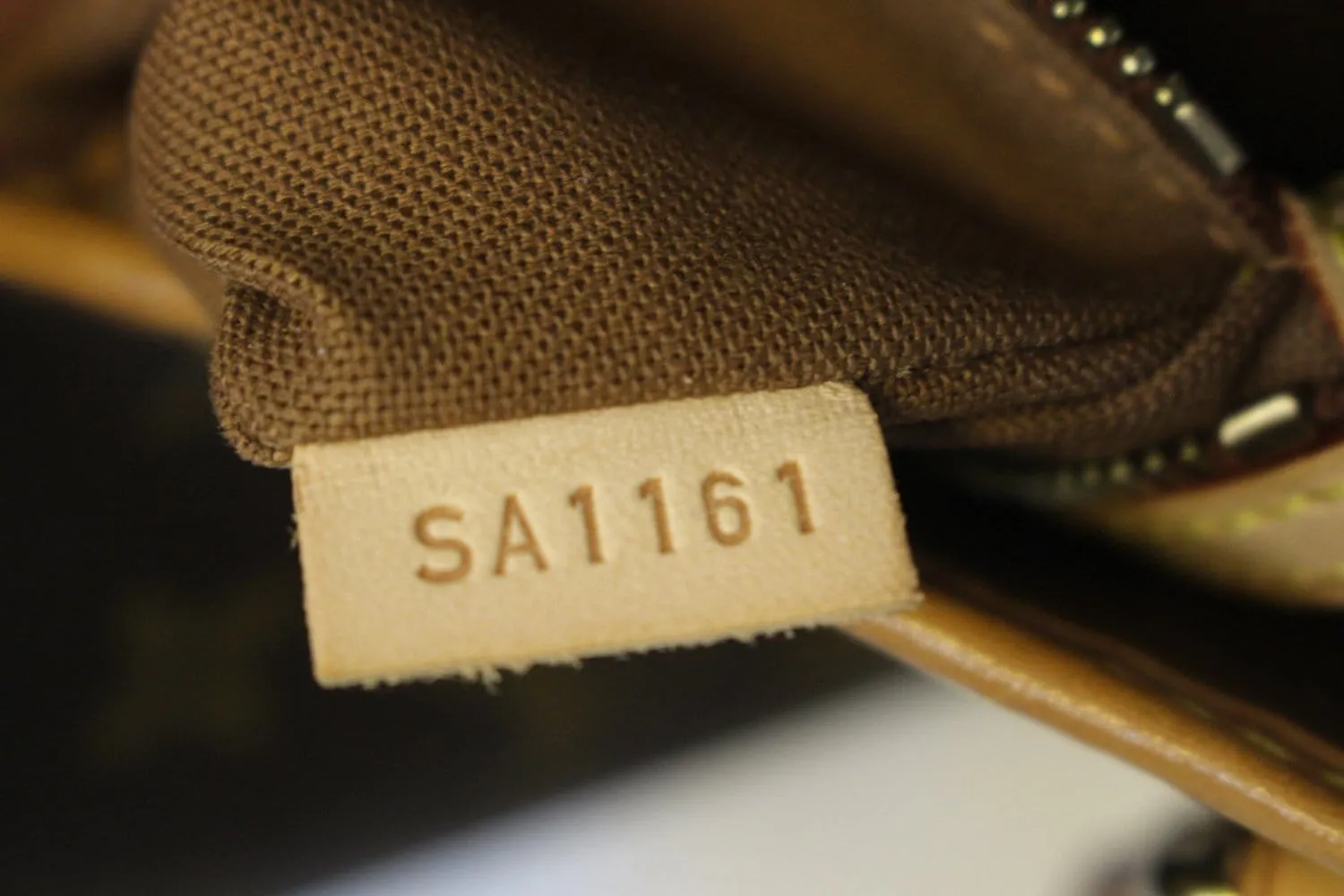 LOUIS VUITTON Monogram Canvas Batignolles Horizontal Bag