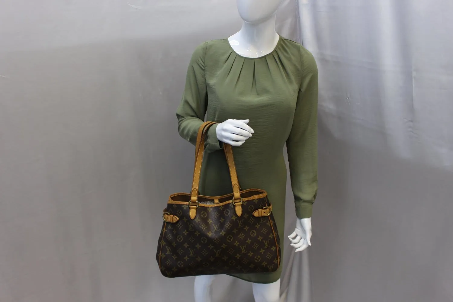 LOUIS VUITTON Monogram Canvas Batignolles Horizontal Bag