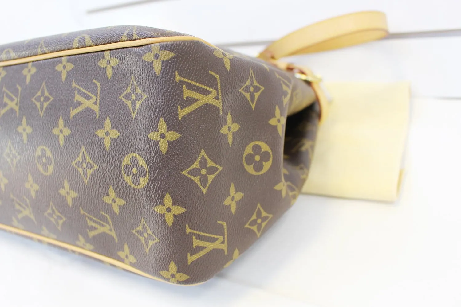 LOUIS VUITTON Monogram Canvas Batignolles Vertical Bag