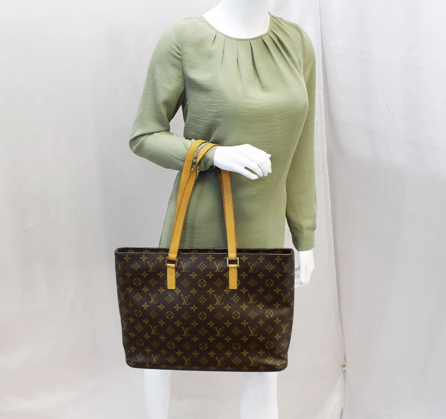 LOUIS VUITTON Monogram Canvas Brown Luco Tote Handbag