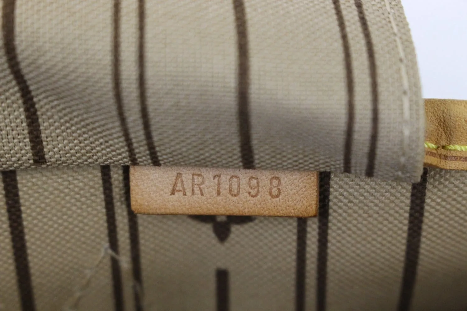 LOUIS VUITTON Monogram Canvas Neverfull MM Tote Bag