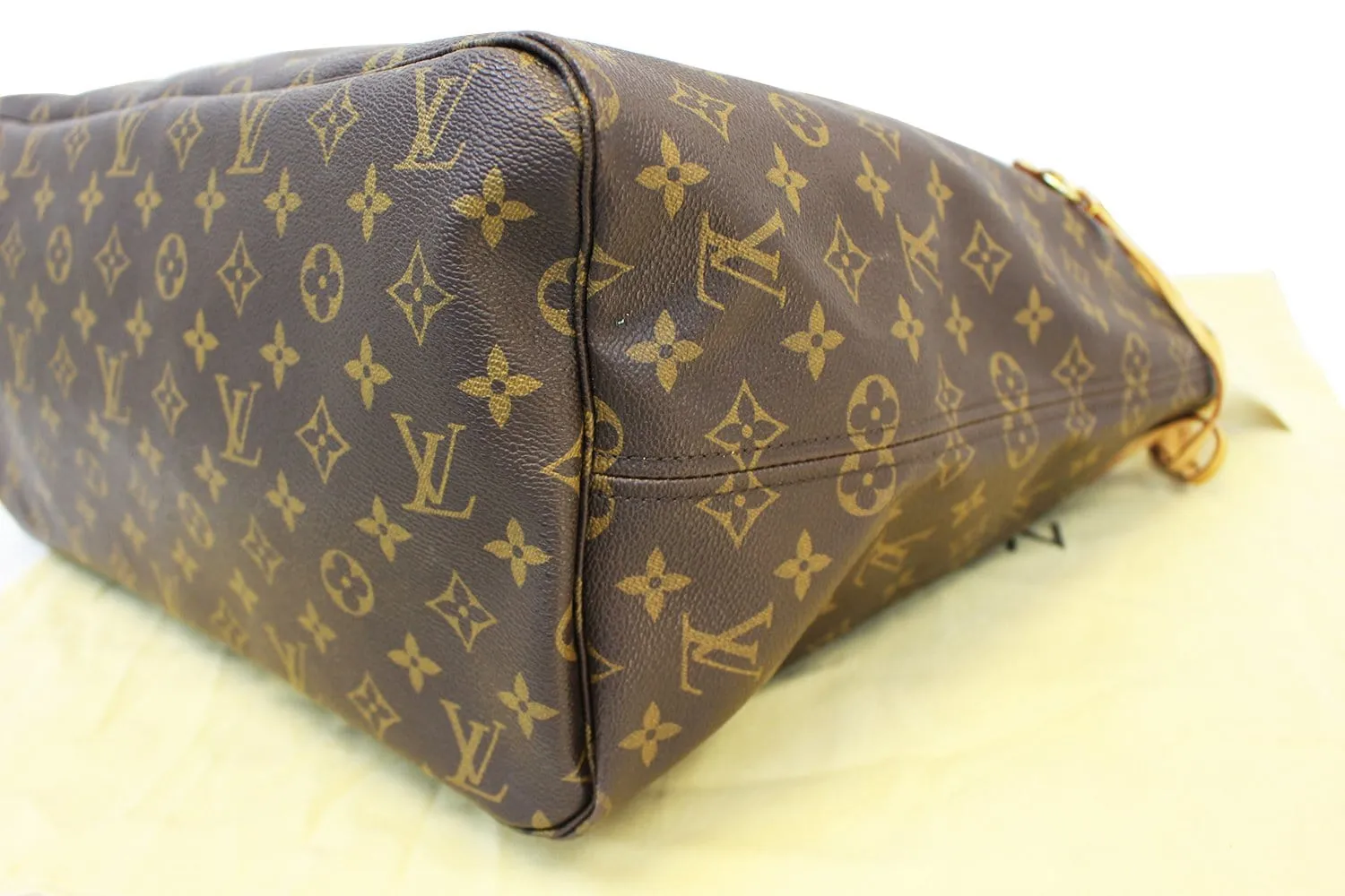 LOUIS VUITTON Monogram Neverfull GM Shoulder Bag