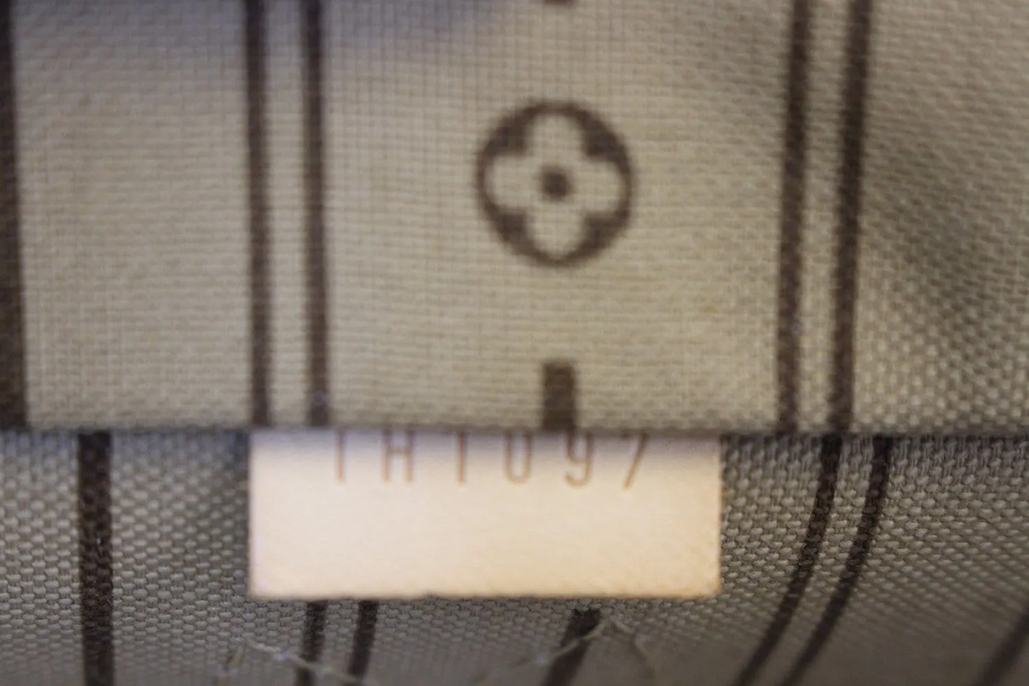 LOUIS VUITTON Neverfull PM Monogram Canvas Tote Shoulder Bag