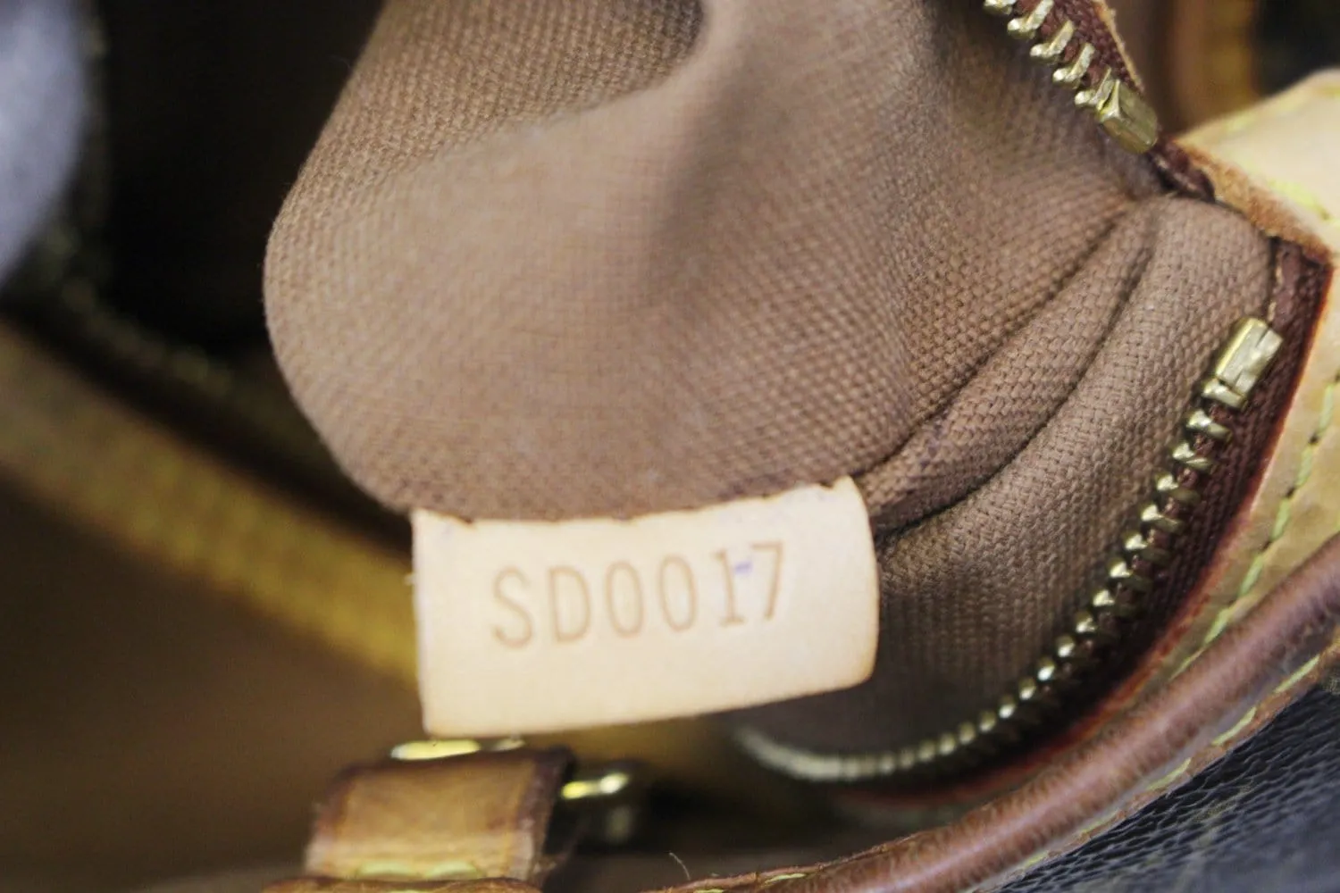 LOUIS VUITTON Used Shoulder Bag Monogram Batignolles Vertical