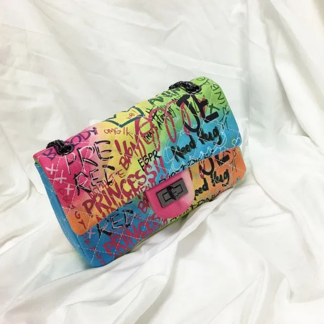 new 2019 Women's bag color printing fashion bag chain Accessible luxury graffiti bag bag travel Courteous staff shoulder Messenger