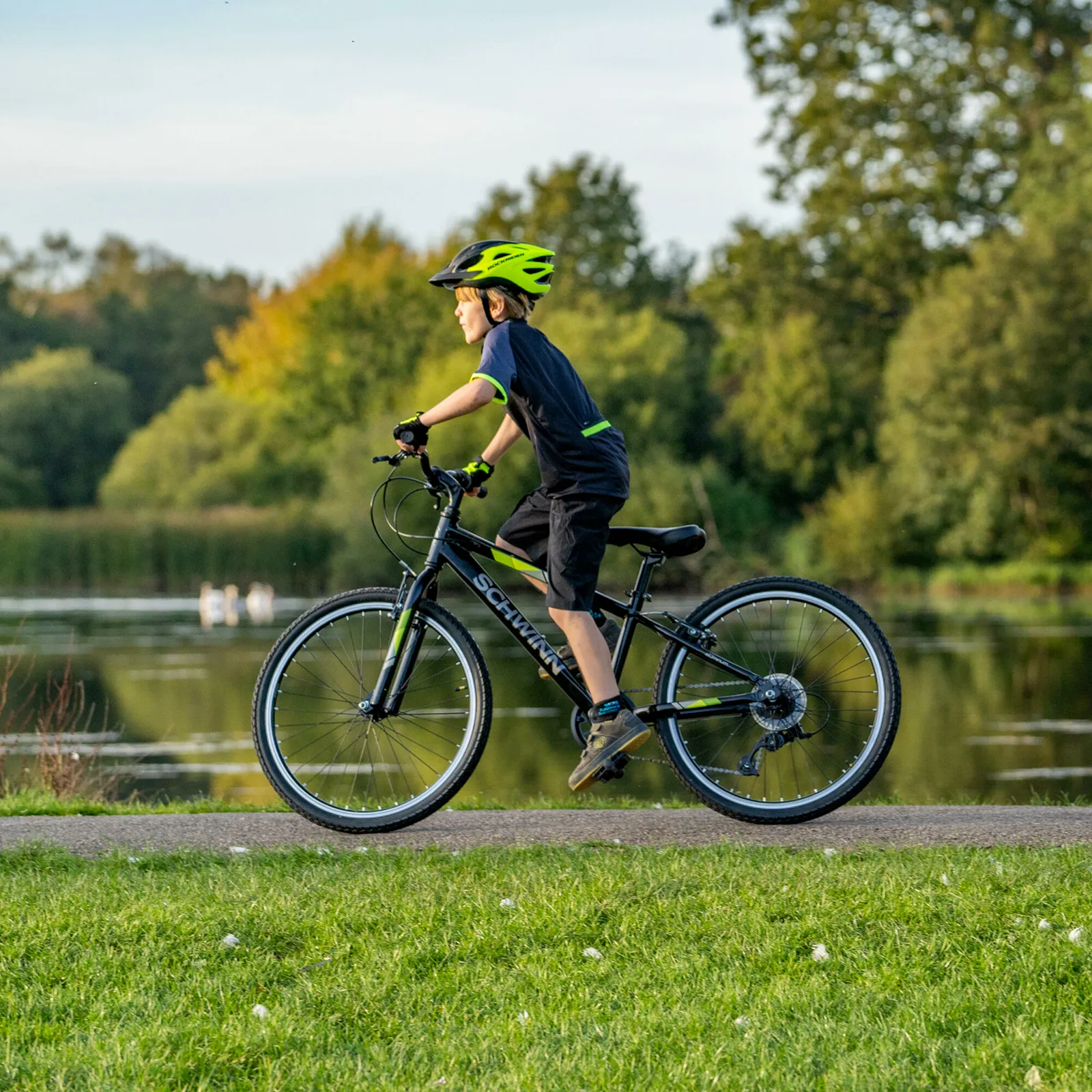 Schwinn Campus 24" Kids Aluminium Mountain Bike - Jet Black