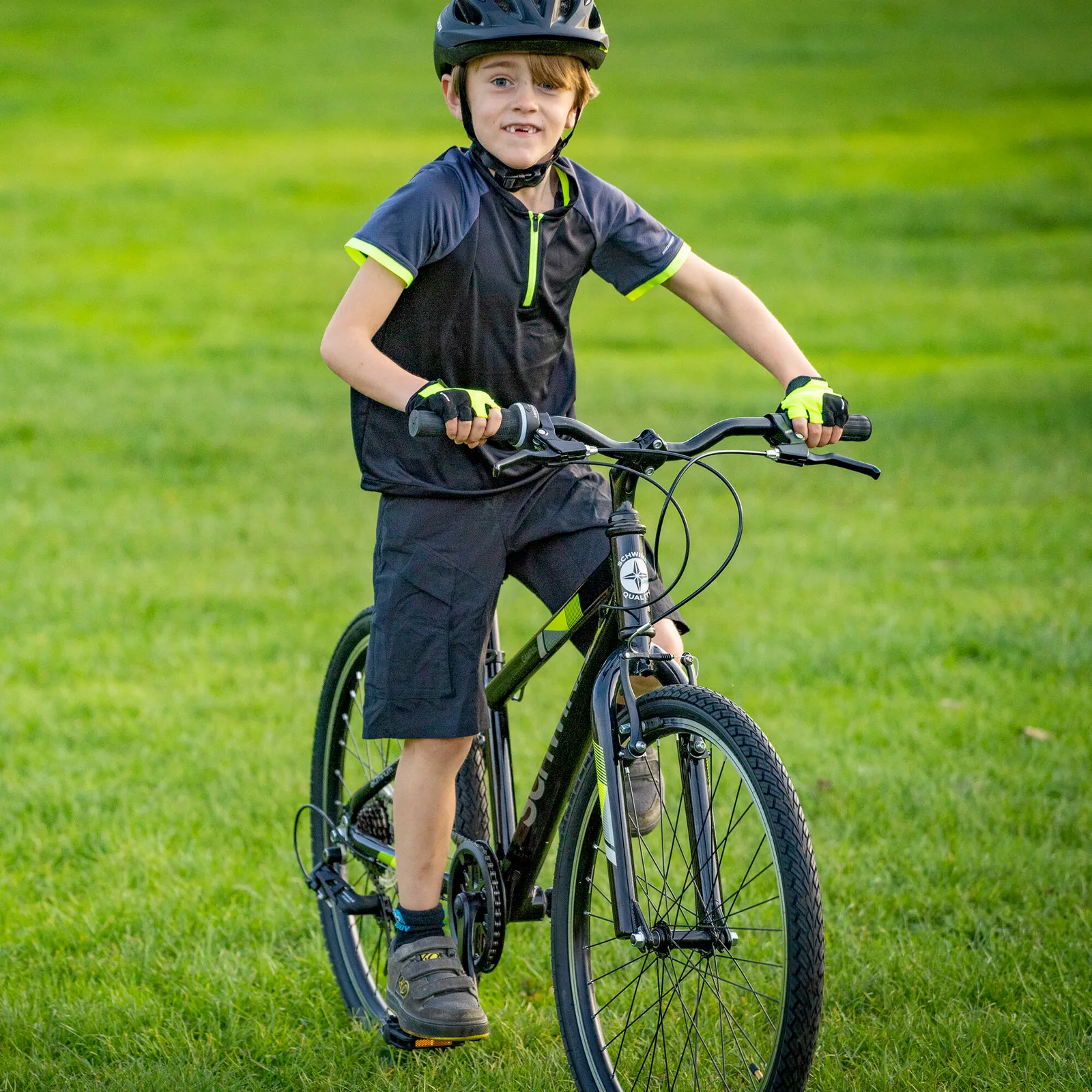 Schwinn Campus 24" Kids Aluminium Mountain Bike - Jet Black