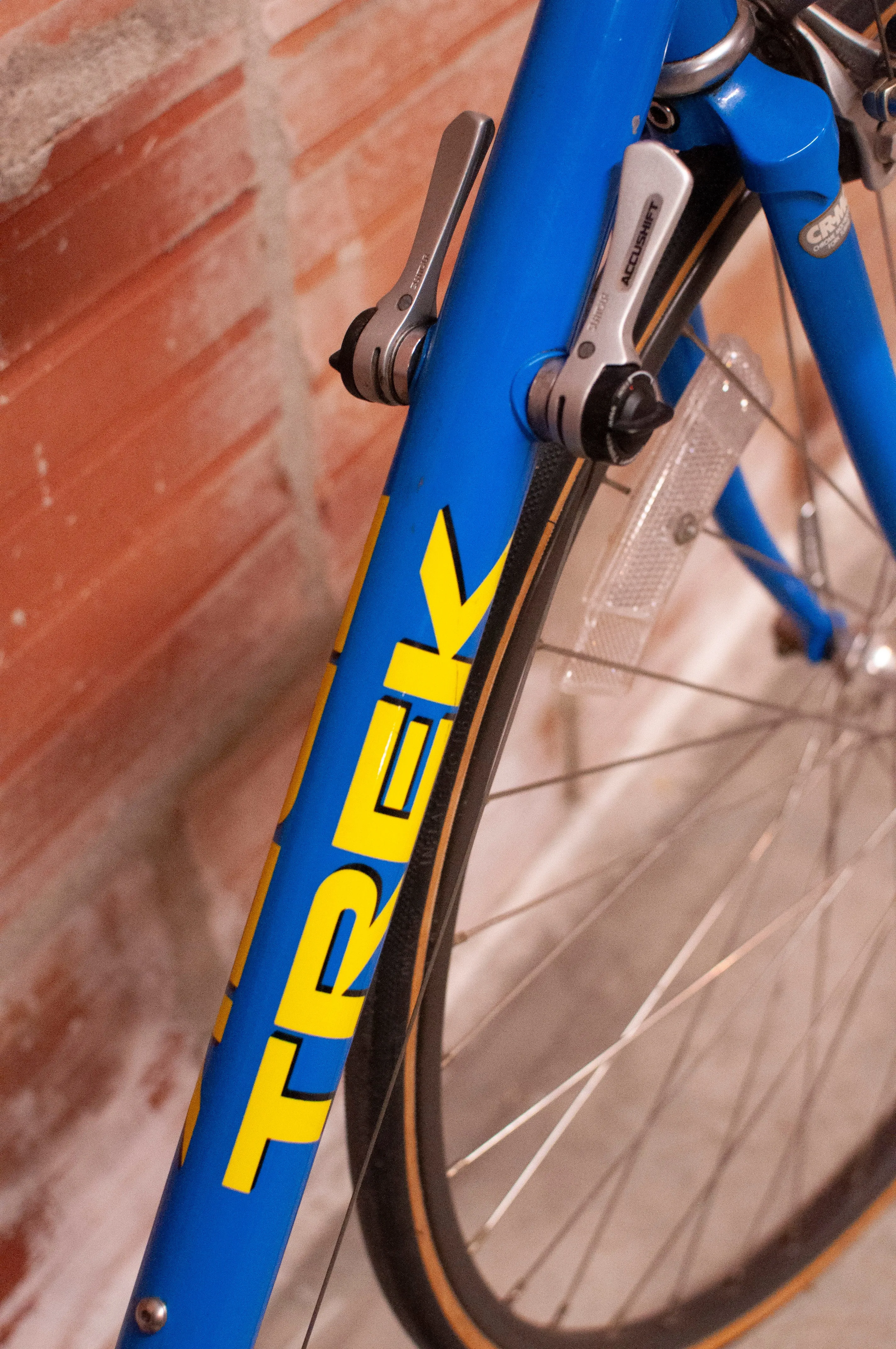 Trek 1100 Aluminum Road Bike, 61 cm/XL, Blue and Yellow