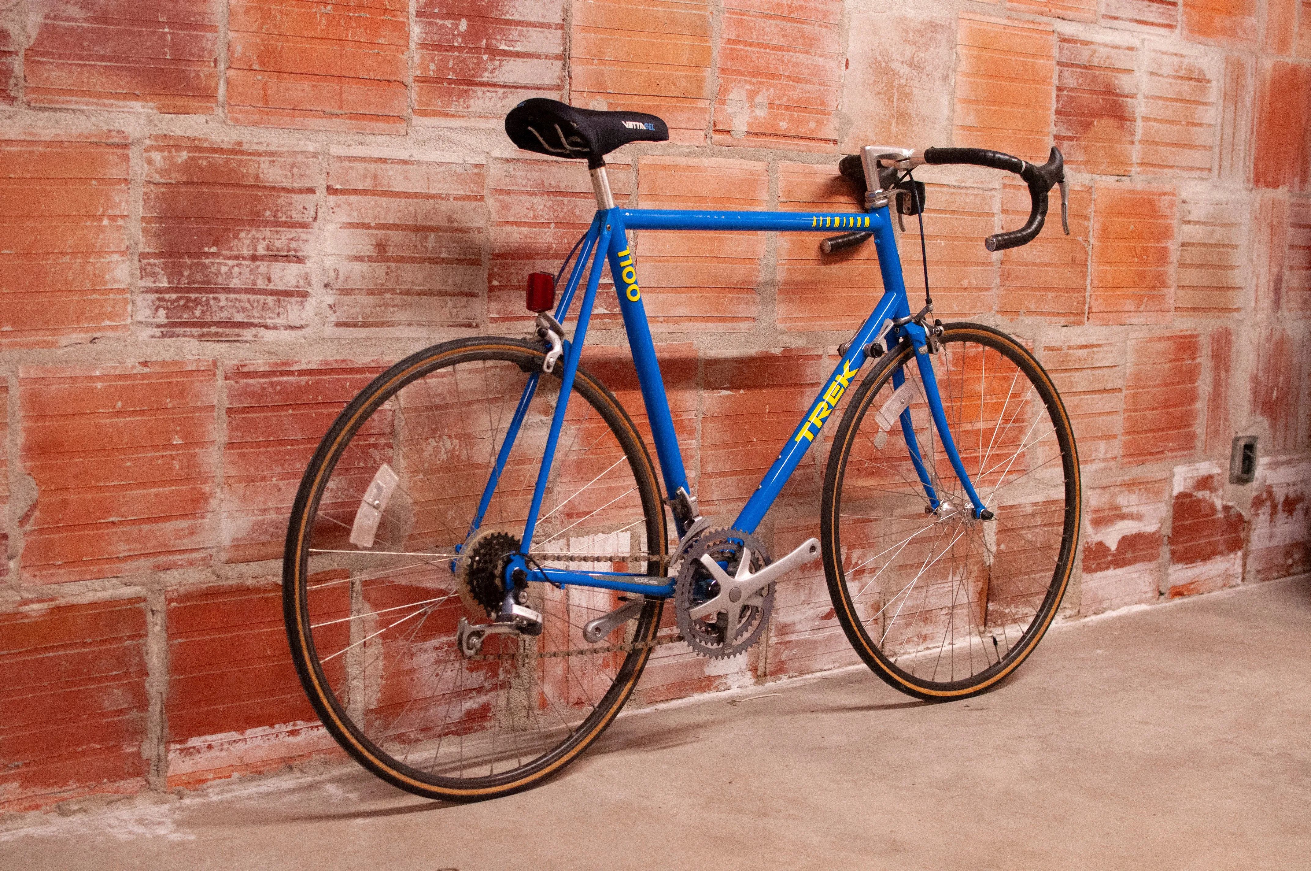 Trek 1100 Aluminum Road Bike, 61 cm/XL, Blue and Yellow