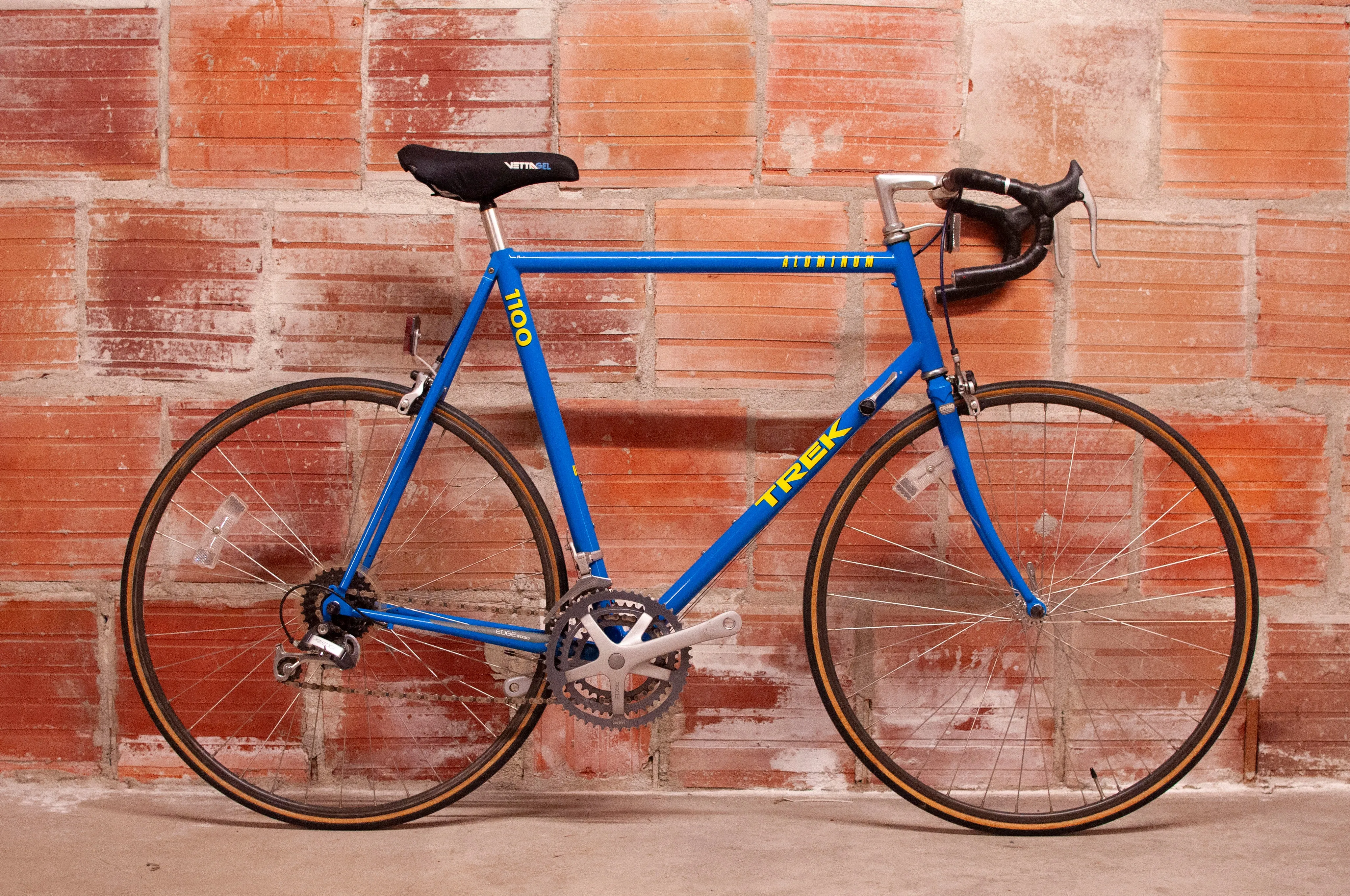 Trek 1100 Aluminum Road Bike, 61 cm/XL, Blue and Yellow