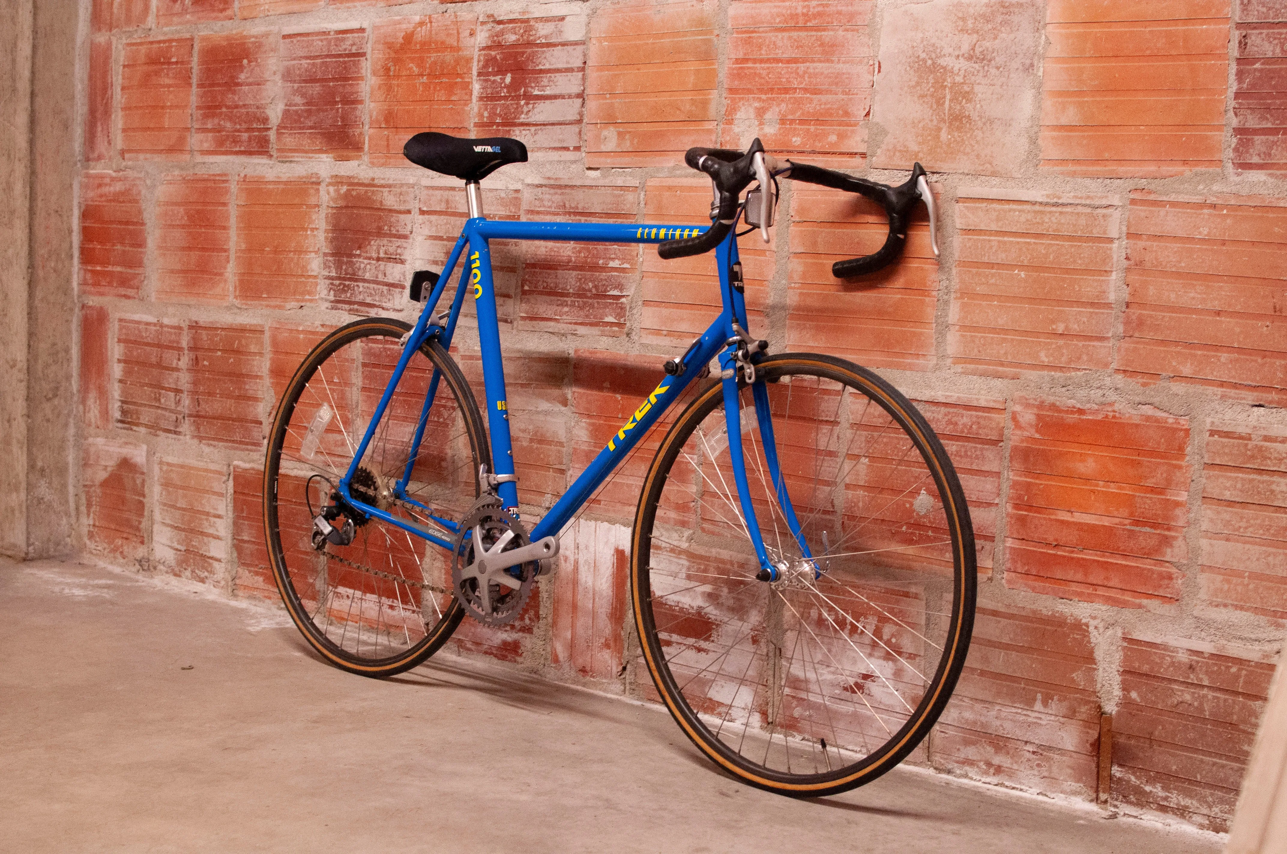 Trek 1100 Aluminum Road Bike, 61 cm/XL, Blue and Yellow